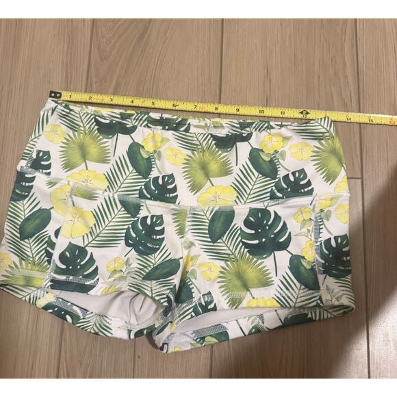 Fleo Shorts Women’s Sz Small Low Rise - Picture 4 of 6
